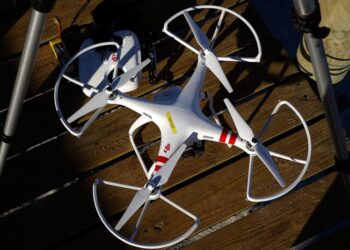 Tokyo halka açık parklarda drone'ları yasakladı