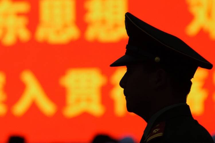 Çin teknoloji firmalarına polis yerleştirecek