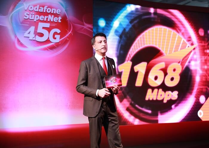 Vodafone’un noter huzurunda yaptığı testte Wi-Fi ve 4,5G birleştirilerek 1168 Mbps hıza erişildi.