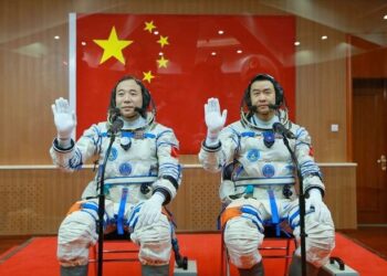 Çin en uzun insanlı uzay görevini başlattı