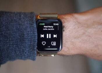 Spotify Apple Watch uygulaması, iPhone'suz akışı test ediyor