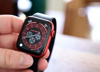 Apple, Apple Watch Series 5 ve SE'deki şarj hatasını düzeltmek için watchOS 7.3.1'i yayınladı