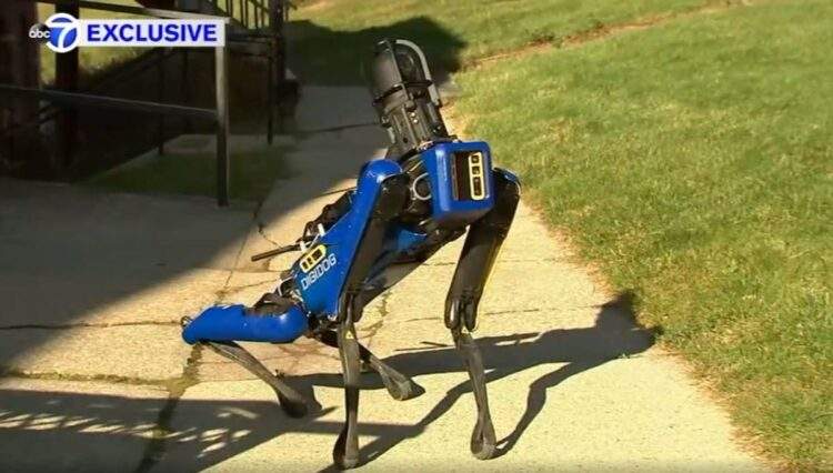 Boston Dynamics'in robot köpeği Spot, New York polisi oldu