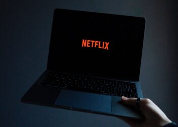 2020 yılında rekor rakamlara ulaşan Netflix abone sayısındaki artış yavaşlıyor