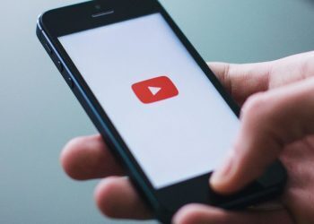 YouTube, telefonlardan video izlemenin yeni bir yolunu test ediyor