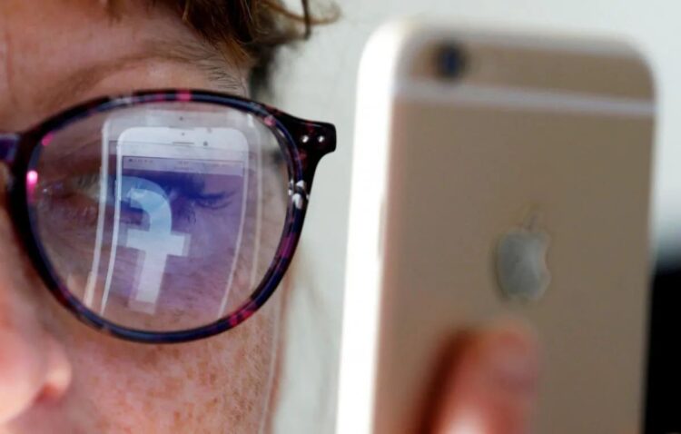 Facebook ve Ray-Ban akıllı gözlükler üzerinde birlikte çalışıyor