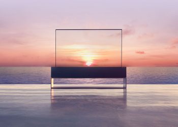 LG'nin katlanabilir OLED TV'si 100.000 dolar fiyat etiketi ile ABD'ye geliyor