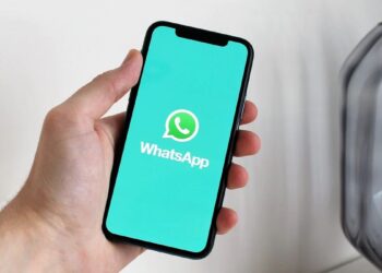 Facebook WhatsApp konuşmalarını analiz etmek istiyor