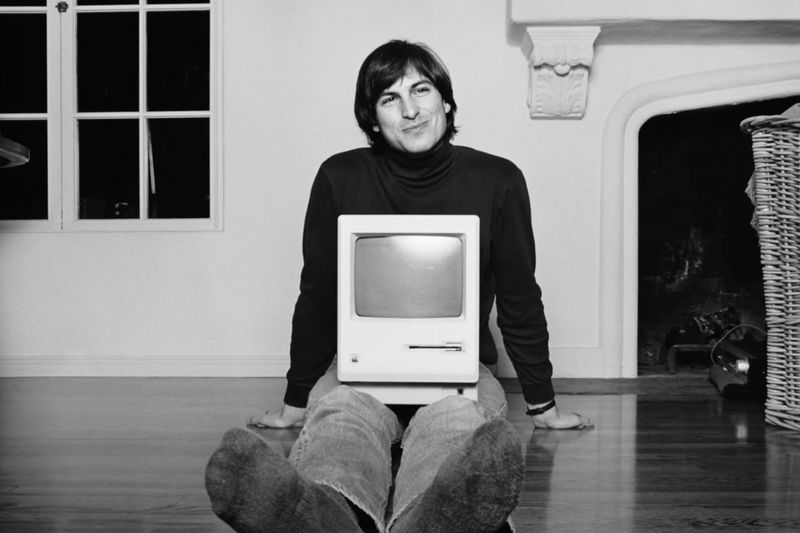 Apple, ölümünün 10. yıldönümünde Steve Jobs için dokunaklı bir video yayınladı