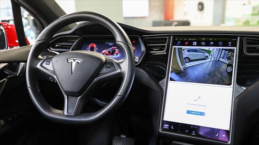 Tesla, tüm elektrikli araçlarda çalışabilen ev şarj cihazını tanıttı