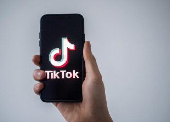 TikTok'un eski çalışanı izlemek zorunda kaldığı içerikler yüzünden platforma dava açtı