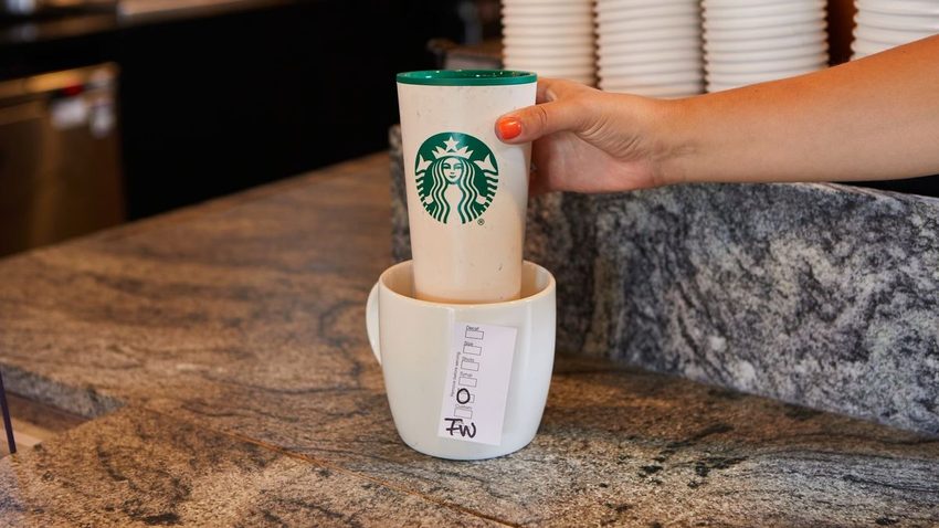 Starbucks karton bardaklardan kurtuluyor