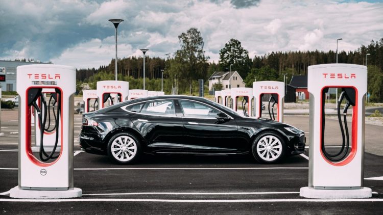 Tesla araba fiyatları satışları durdurulamıyor: 2022 yılının ilk çeyreğinde ne kadar araç satıldı?