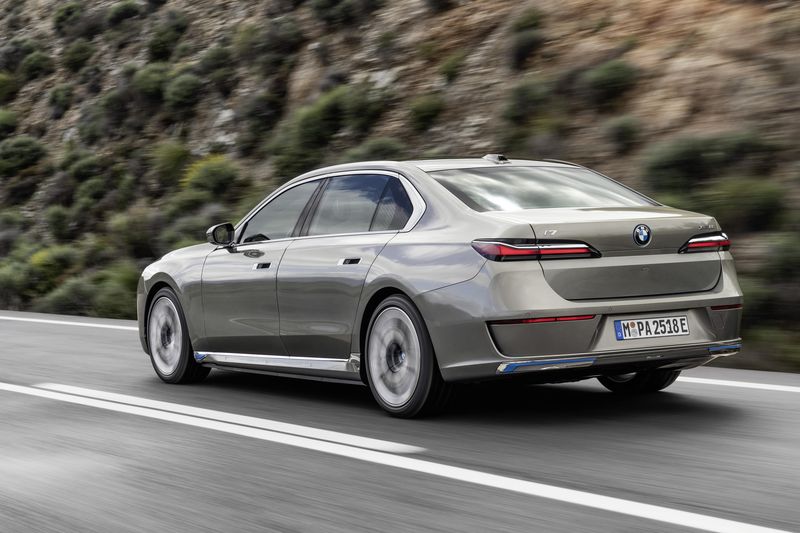 BMW 7 Serisi: Özellikleri, fiyatı ve satış tarihi