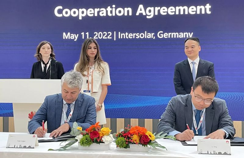 Huawei Türkiye ve SolarAPEX'ten iş birliği