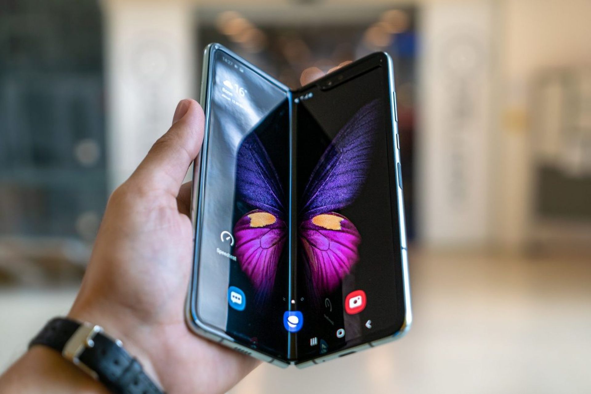 Yeni Samsung katlanabilir telefon 10 Ağustos'ta tanıtılacak!