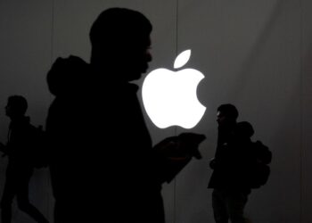 Apple'ın Çin tesisinde ücret anlaşmazlığı: Polisler çalışanları darp etti