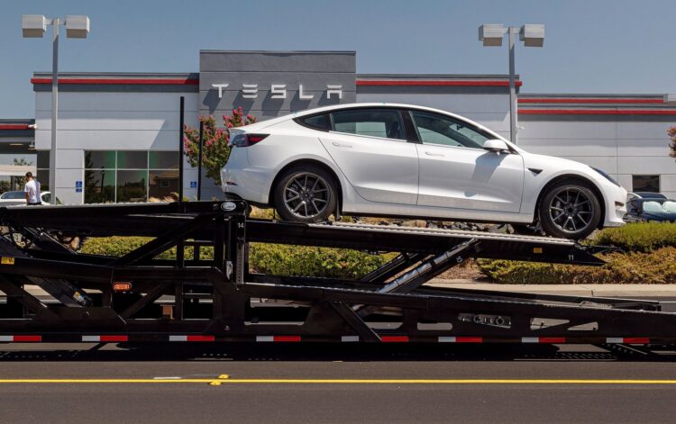 Tesla araçlarını geri çağırdı