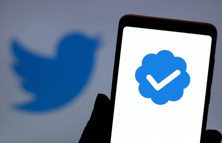 Twitter, eski mavi tik rozetlerini kaldırıyor