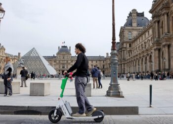 Paris'te elektrikli scooter kullanımı yasaklandı