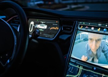 Tesla çalışanları araç sahiplerinin özel videolarını paylaştı