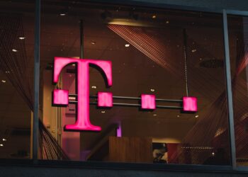 T-Mobile işten çıkarma yapacak: 5000 çalışan etkilenecek