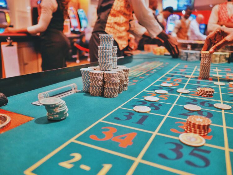 Canlı krupiye oyunları: Gerçek bir casinoyu evinizden çıkmadan ziyaret edin