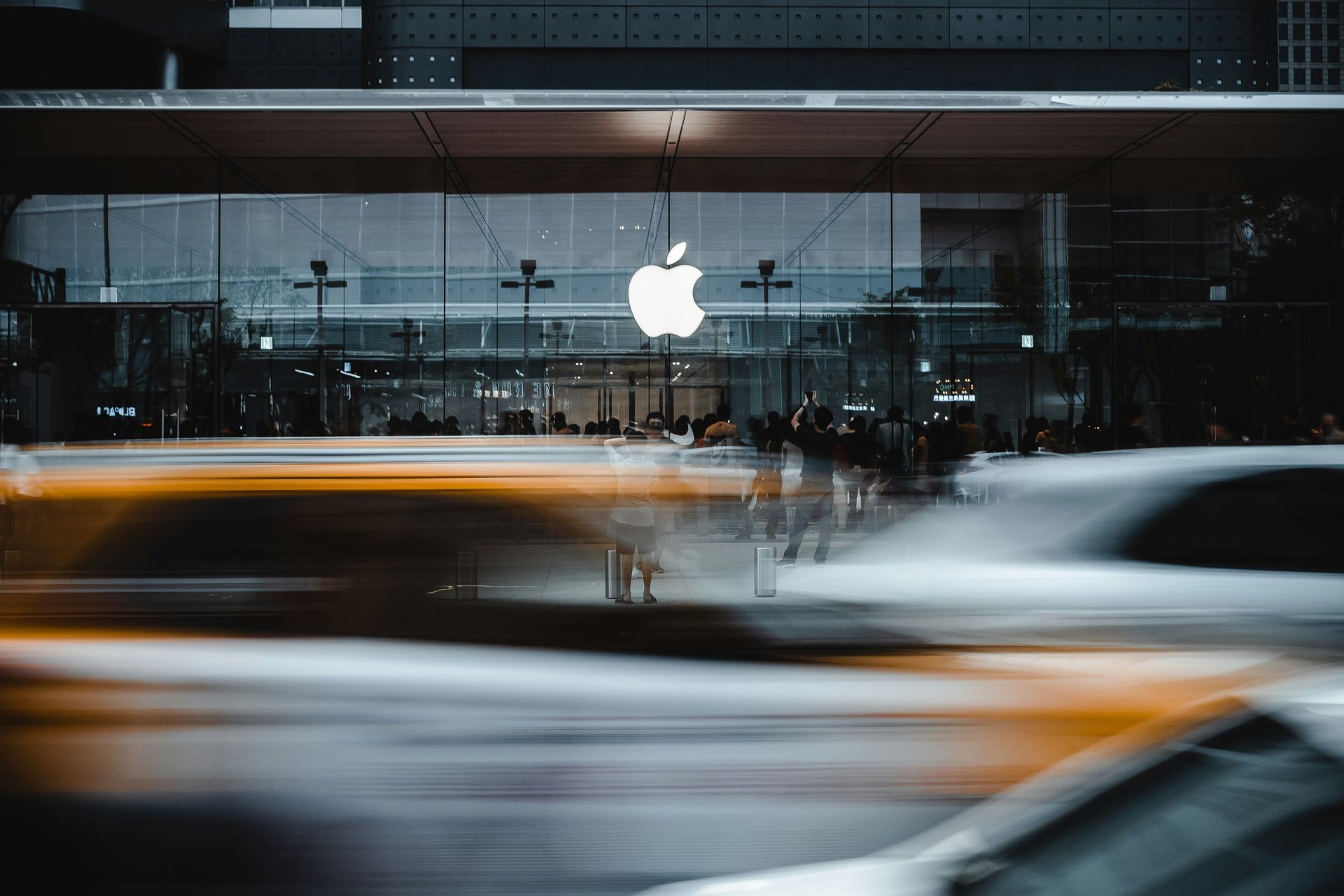 Apple, yapay zeka gelişmelerinde hız kazanıyor