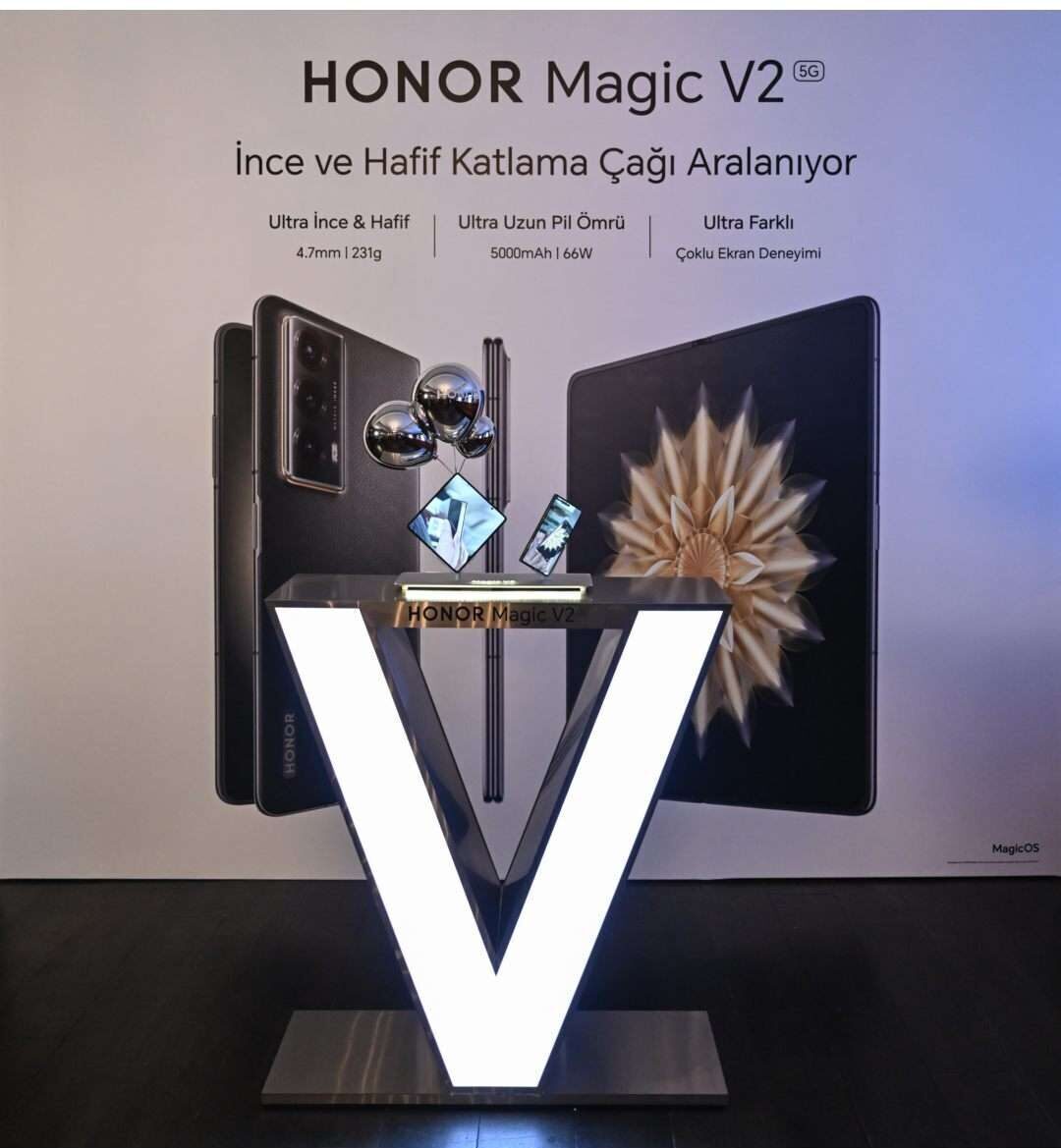 Dünyanın en ince ve hafif içe katlanan telefonu HONOR Magic V2 şimdi Türkiye’de