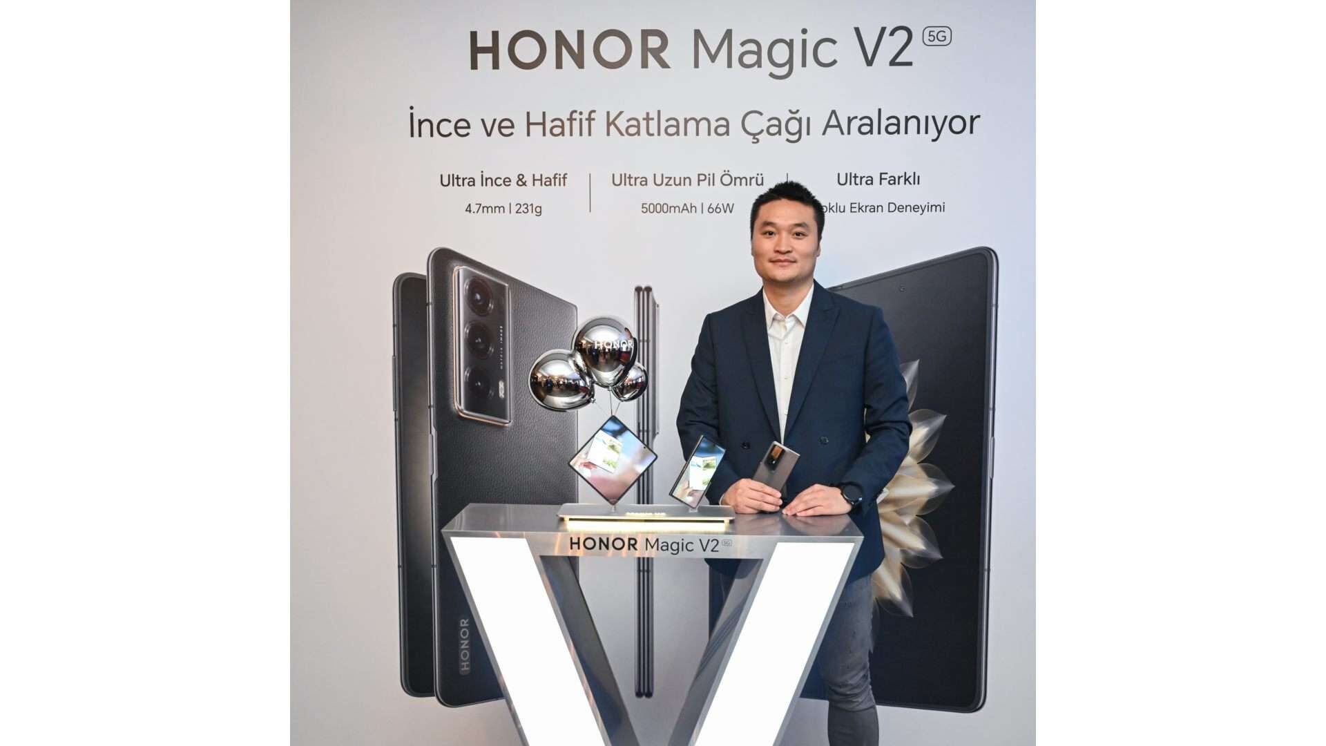 Dünyanın en ince ve hafif içe katlanan telefonu HONOR Magic V2 şimdi Türkiye’de