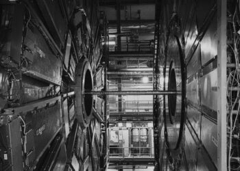 CERN, hayalet parçacıkların peşinde