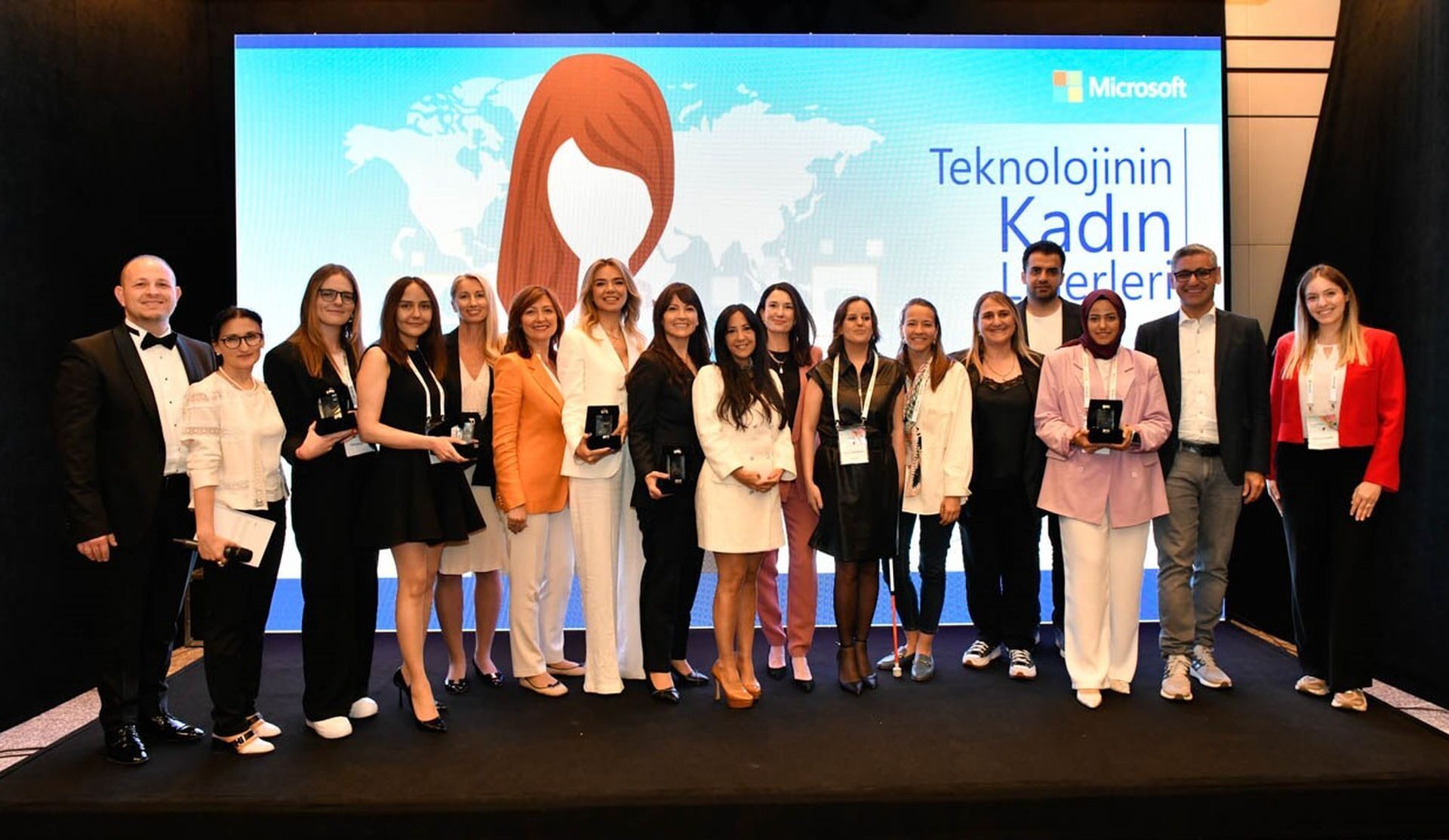 Microsoft Türkiye teknoloji alanında kadın liderleri ödüllendirdi