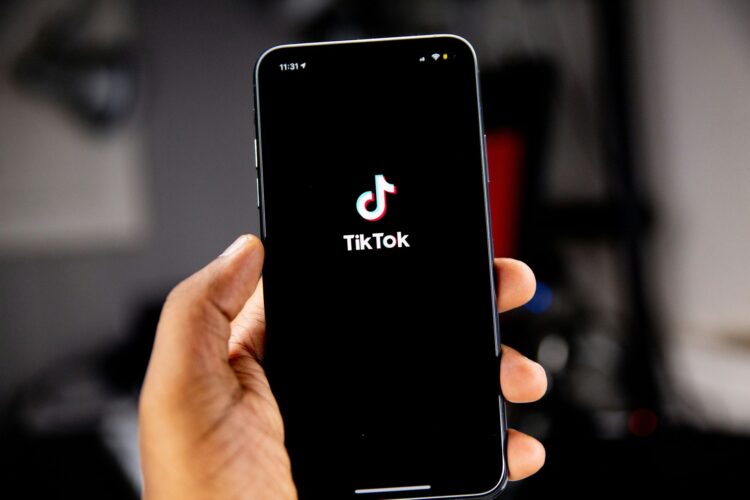 TikTok yapay zeka destekli yeni reklam araçlarını duyurdu