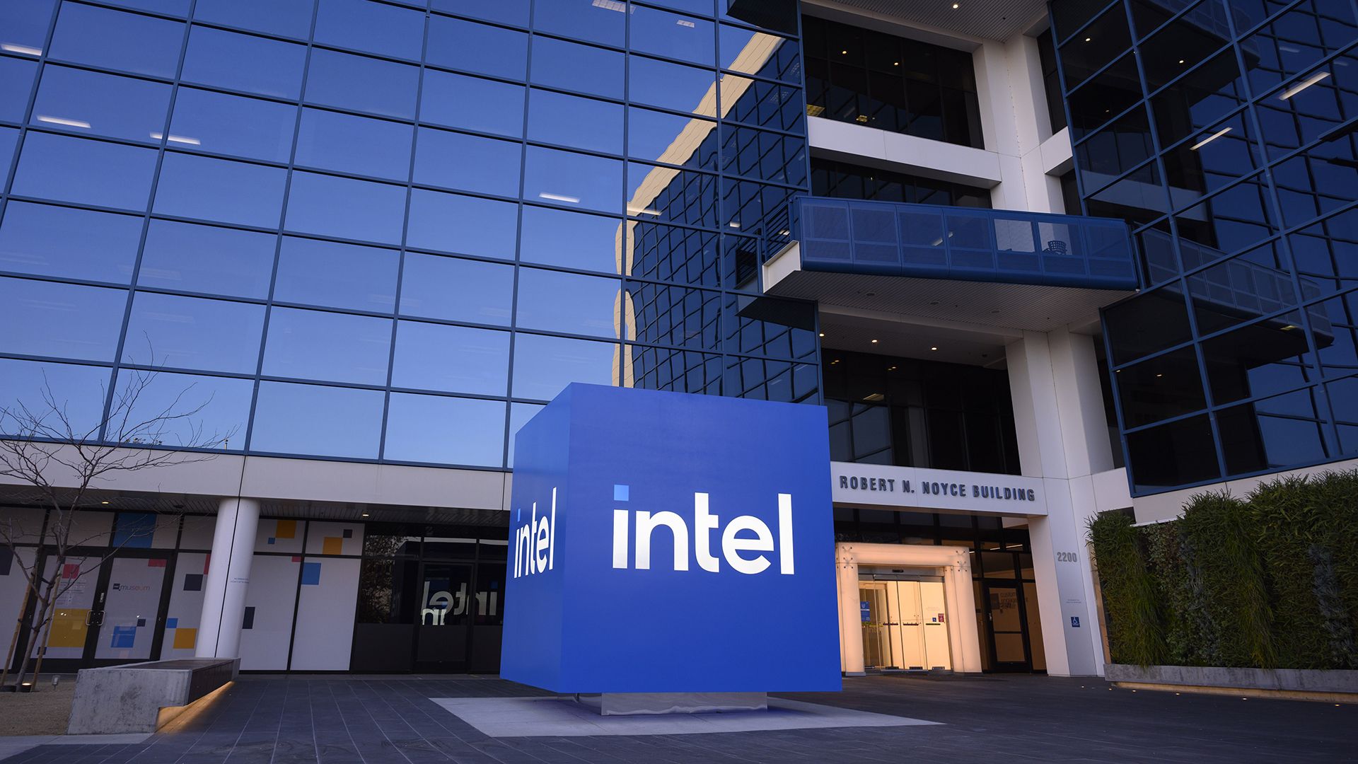 Intel, 15.000 çalışanını işten çıkarma kararı aldı