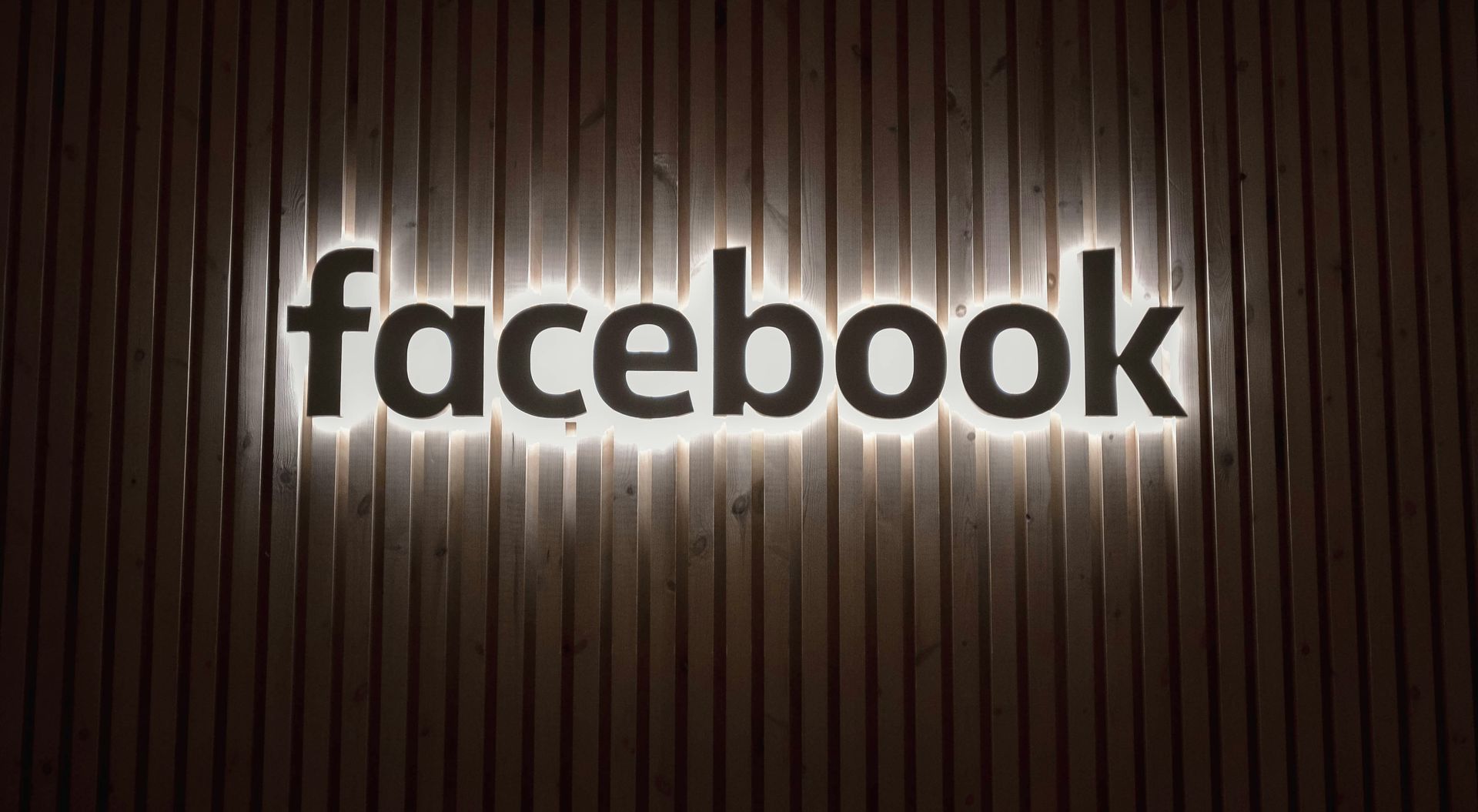 Facebook, takip etmediğiniz kişilerden daha fazla içerik görmenizi sağlayacak