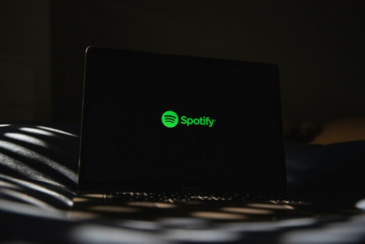 Opera, kullanıcılarına Spotify Premium hediye ediyor