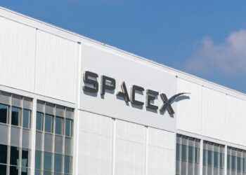 SpaceX, T-Mobile ile uydu internet hizmetini başlatma onayı aldı