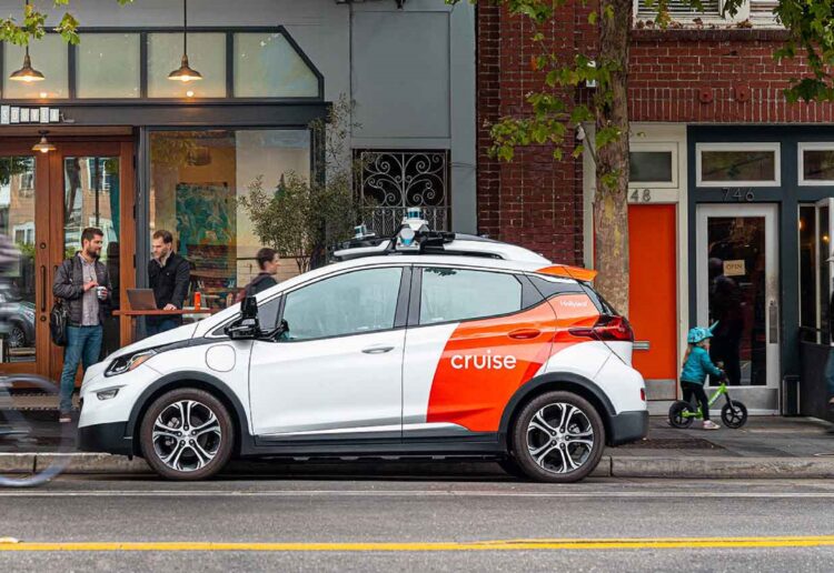 General Motors Cruise'u kapatıyor, Microsoft büyük zararda