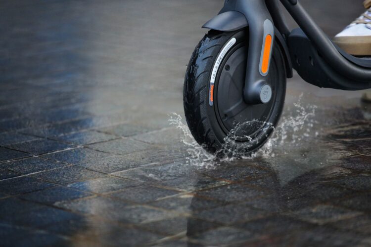 Kış aylarında güvenli elektrikli scooter sürme rehberi 1 Kış aylarında güvenli elektrikli scooter sürme rehberi