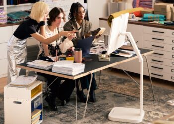 LG, yeni dokunmatik akıllı monitörünü tanıttı