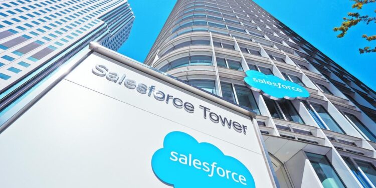 Salesforce: Moonhub satın alınmadı, ekip bize katıldı