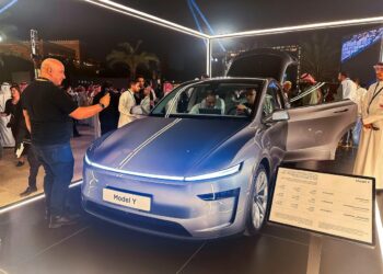 Tesla'dan kafaya göre 'otonom araç teslimatı'