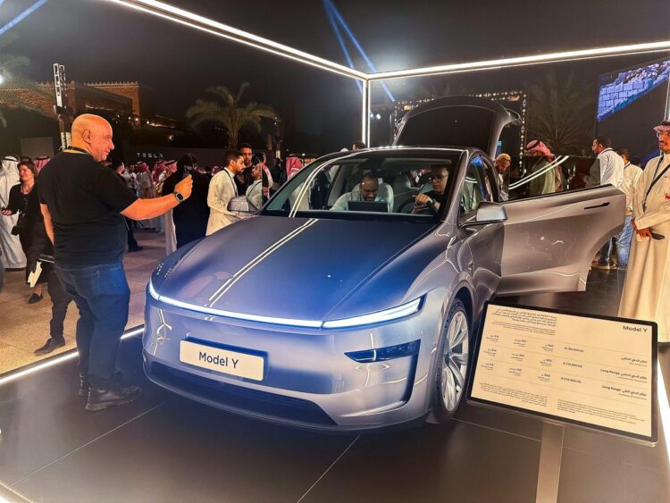 Tesla'dan kafaya göre 'otonom araç teslimatı' 1 Tesla'dan kafaya göre 'otonom araç teslimatı'