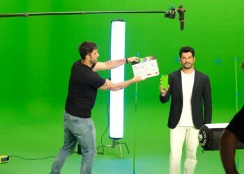 Hayat Finans’tan Burak Özçivit’li yeni reklam kampanyası