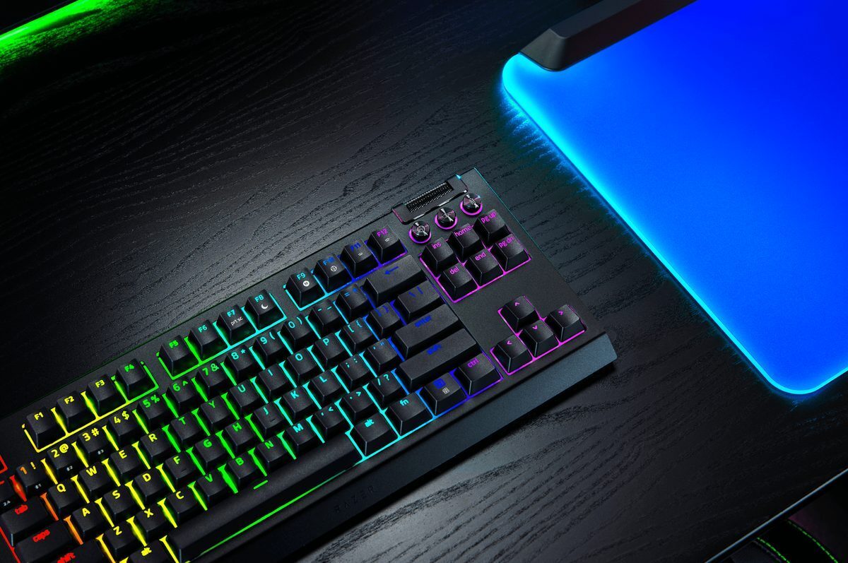Razer’dan kablosuz, özelleştirilebilir BlackWidow V4 oyuncu klavyesi