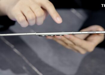 Tecno'dan üç ekranlı, katlanabilir telefon konsepti