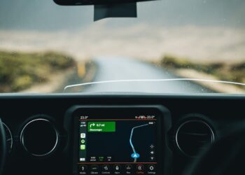 iOS 26 ile CarPlay'e video oynatma geliyor