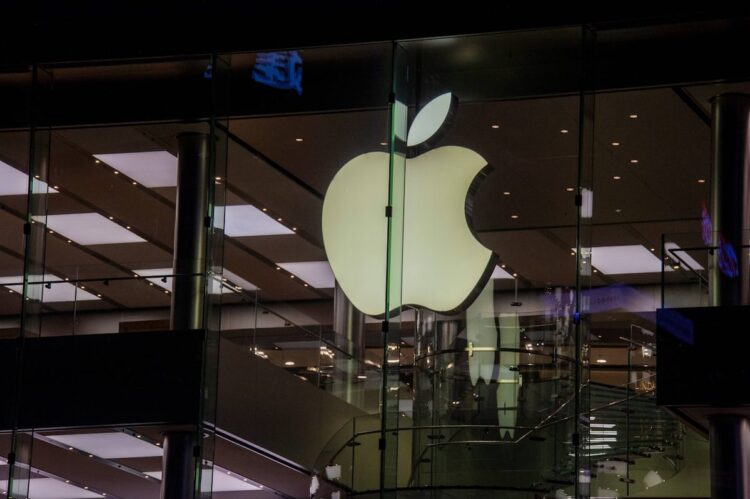 Musk'tan Apple ve OpenAI'a rekabet davası