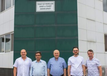 Teksüt, YKS başarılısı Gönenli öğrencileri ödüllendirdi