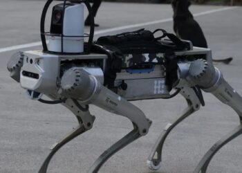 Hyperever PROTEO 35 kg taşıyan otonom 4 bacaklı robot